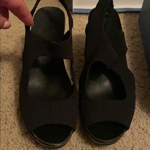 Vera Wang black wedges